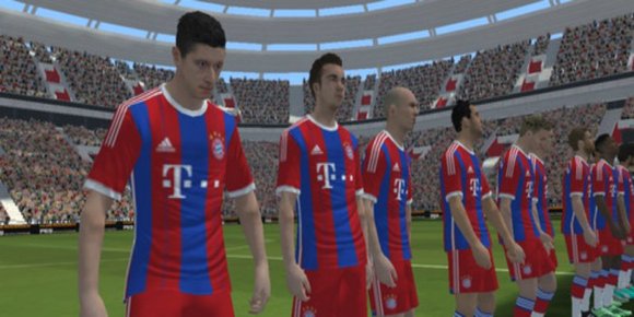 Nå tar «Pro Evolution Soccer» konkurransen med «Football Manager»
