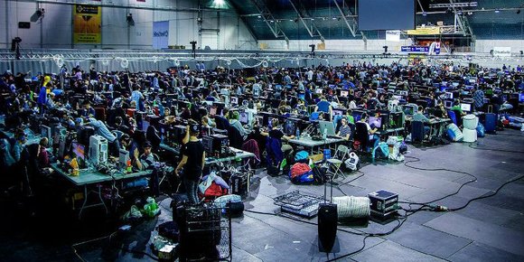 Disse «Counter-Strike»-spillerne kjemper om topplassering under ByLAN
