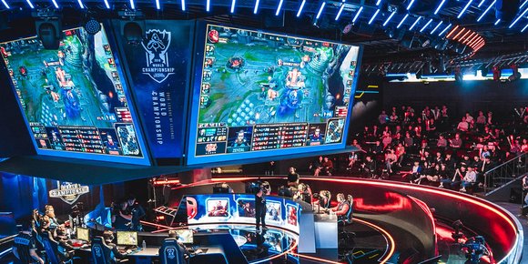 Riot Games-sjefen saksøkt for seksuell trakassering