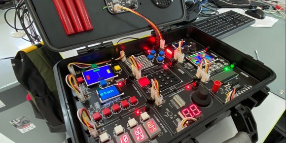 «Keep Talking and Nobody Explodes» blir et fysisk spill