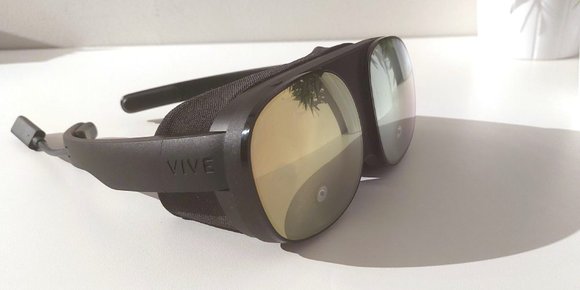 VIVE Flow