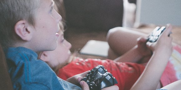 Ny rapport fra Medietilsynet: Nedgang i bruk av dataspill blant barn og unge