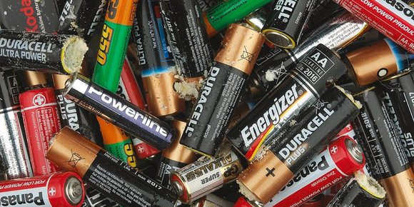 Fra 2027 må alle nye håndholdte konsoller ha batterier du kan bytte selv