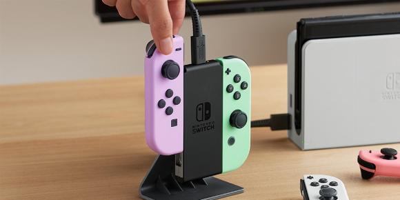 Syv år etter lansering kommer det en offisiell joycon-ladestasjon